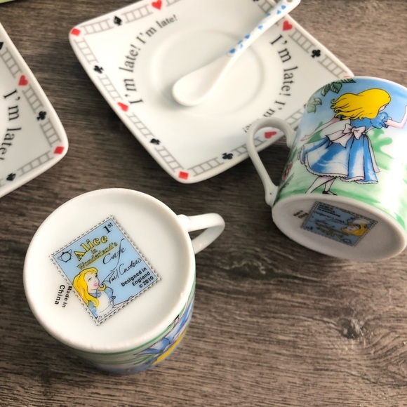 Alice in Wonderland Tea Set for 2 - Picture 4 of 8